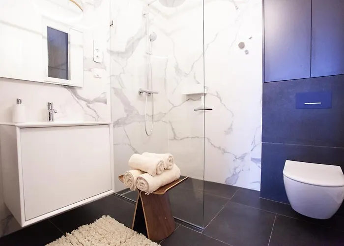 Real Deluxe Next To Danube Apartment