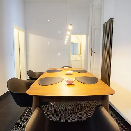 Real Deluxe Next To Danube Budapest