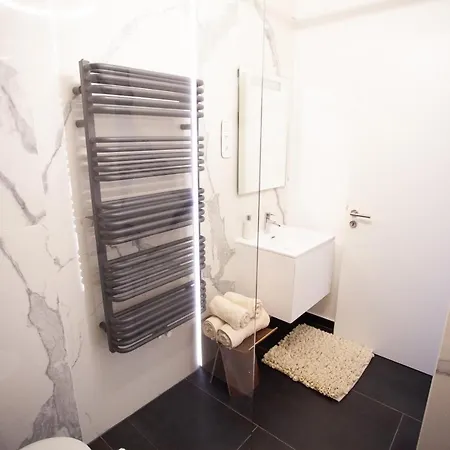 Real Deluxe Next To Danube Budapest