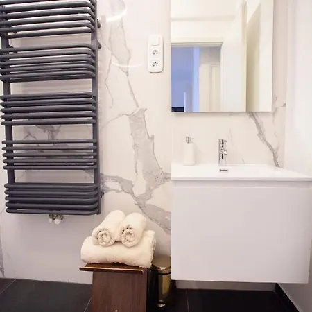 Real Deluxe Next To Danube Appartement *